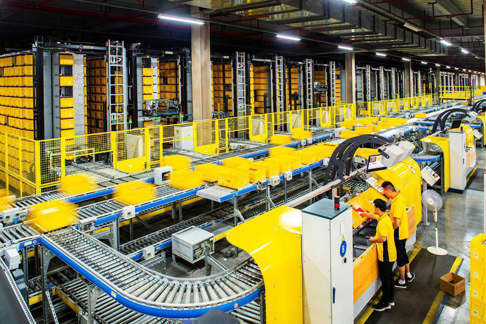 Large e-commerce logistics delivery sorting line