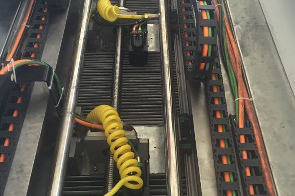 Application of hollow rotary platform in automobile tire detection line